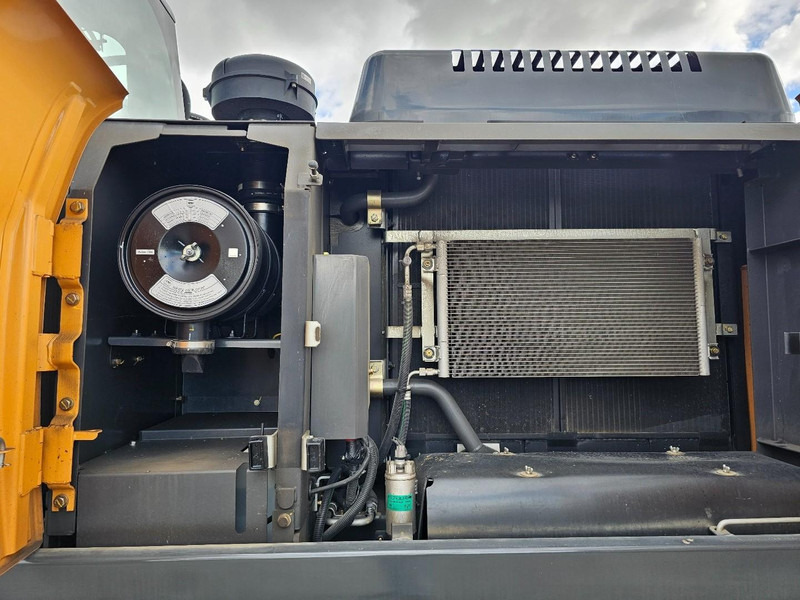 Crawler excavator Case CX220C: picture 12