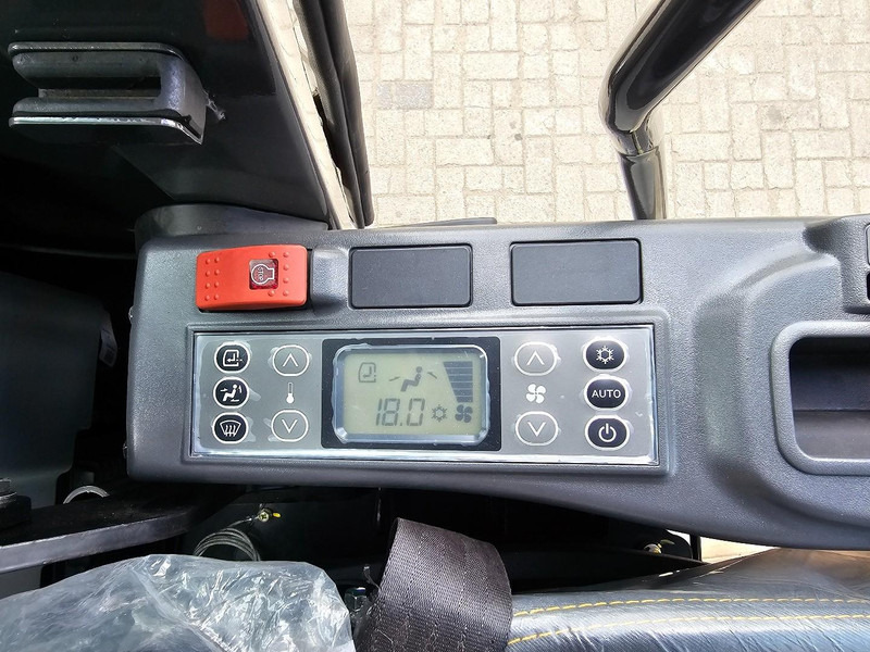 Crawler excavator Case CX220C: picture 16