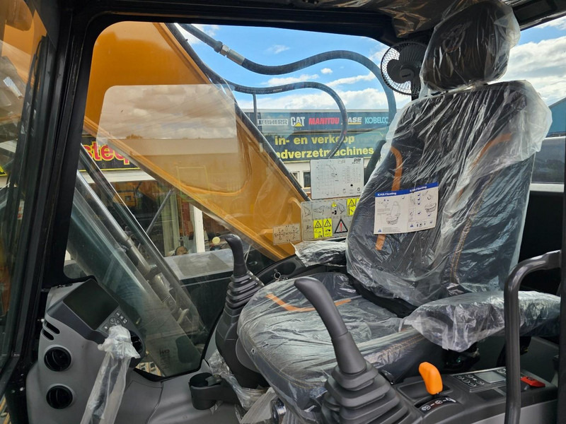 Crawler excavator Case CX220C: picture 14