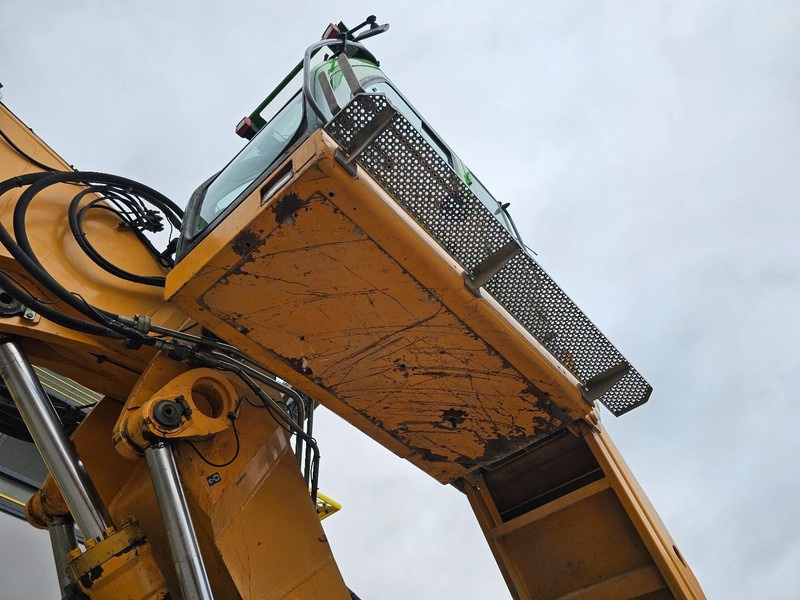 Crawler excavator Liebherr R934C: picture 15