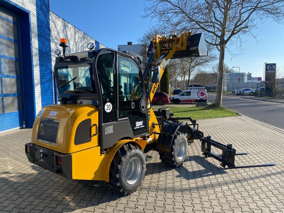 Radlader/Hoflader BK810 inkl. Kehrmaschinenpaket *INKL.19% MWST*BERGER KRAUS* KUBOTA*EURO*CE* - Compact loader: picture 5 Radlader/Hoflader BK810 inkl. Kehrmaschinenpaket *INKL.19% MWST*BERGER KRAUS* KUBOTA*EURO*CE* - Compact loader: picture 5