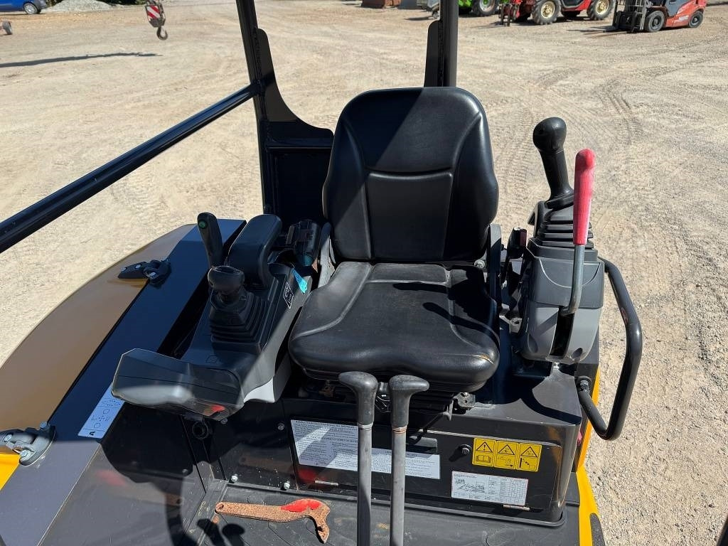 Mini excavator Kato imer HD33V5: picture 11