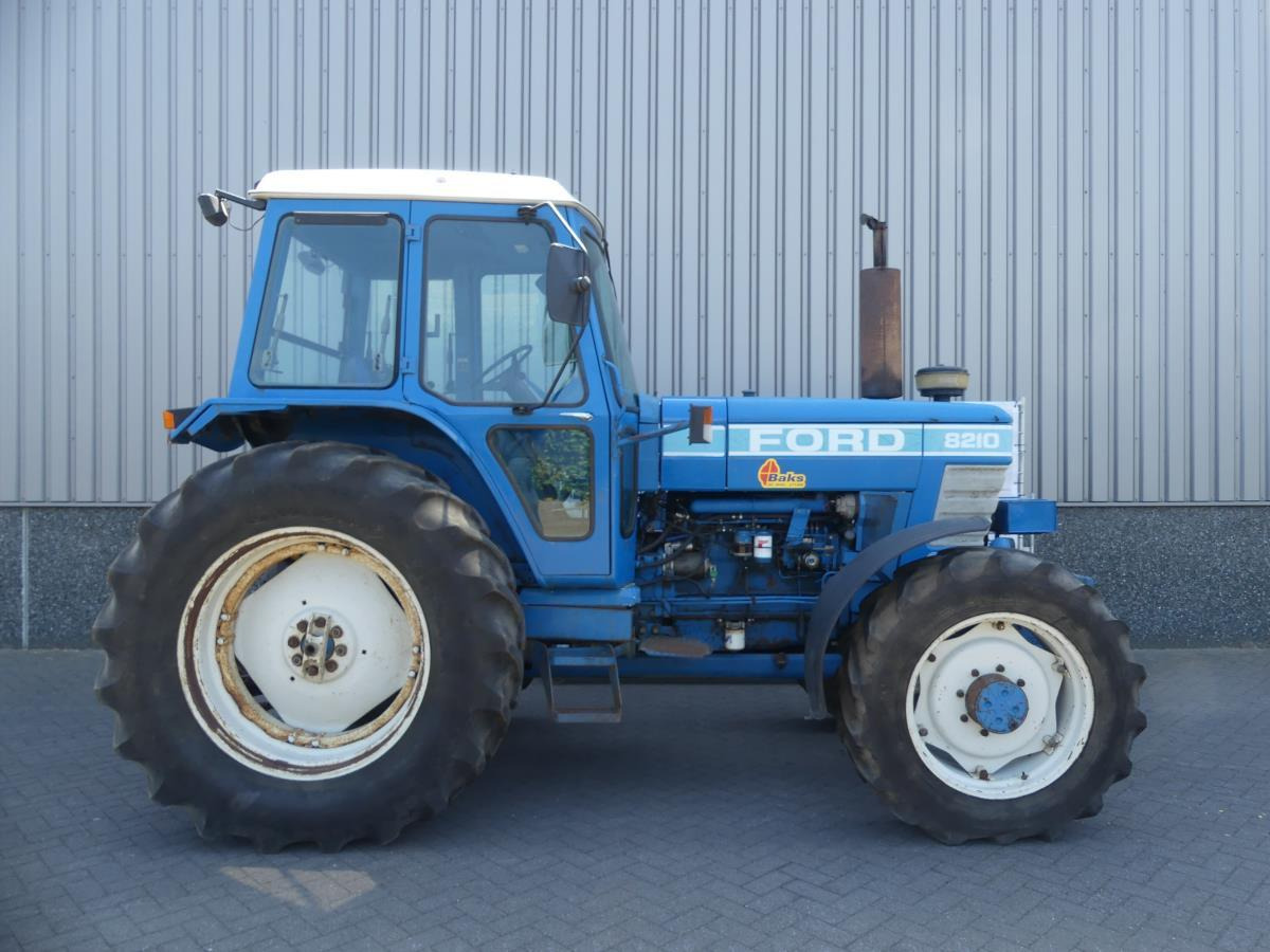 Farm tractor Ford 8210: picture 8