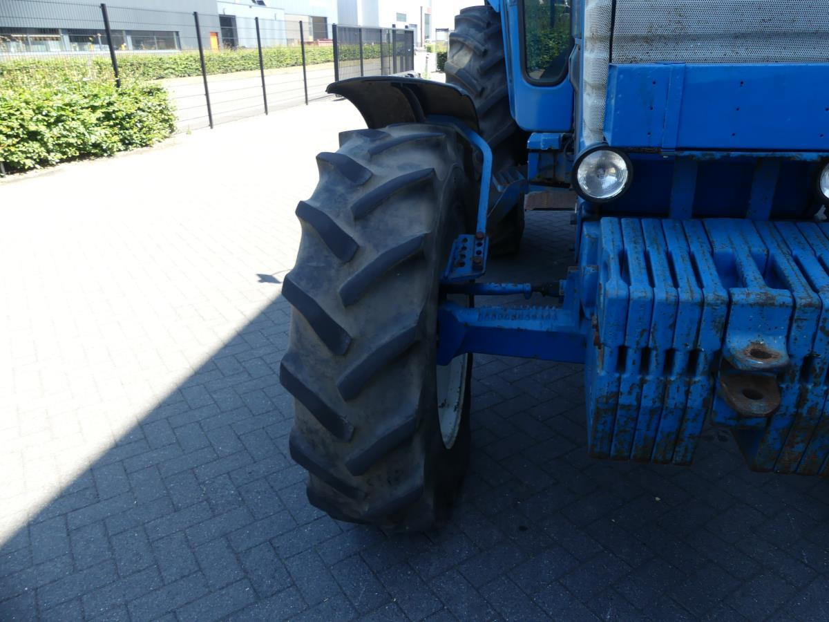 Farm tractor Ford 8210: picture 24