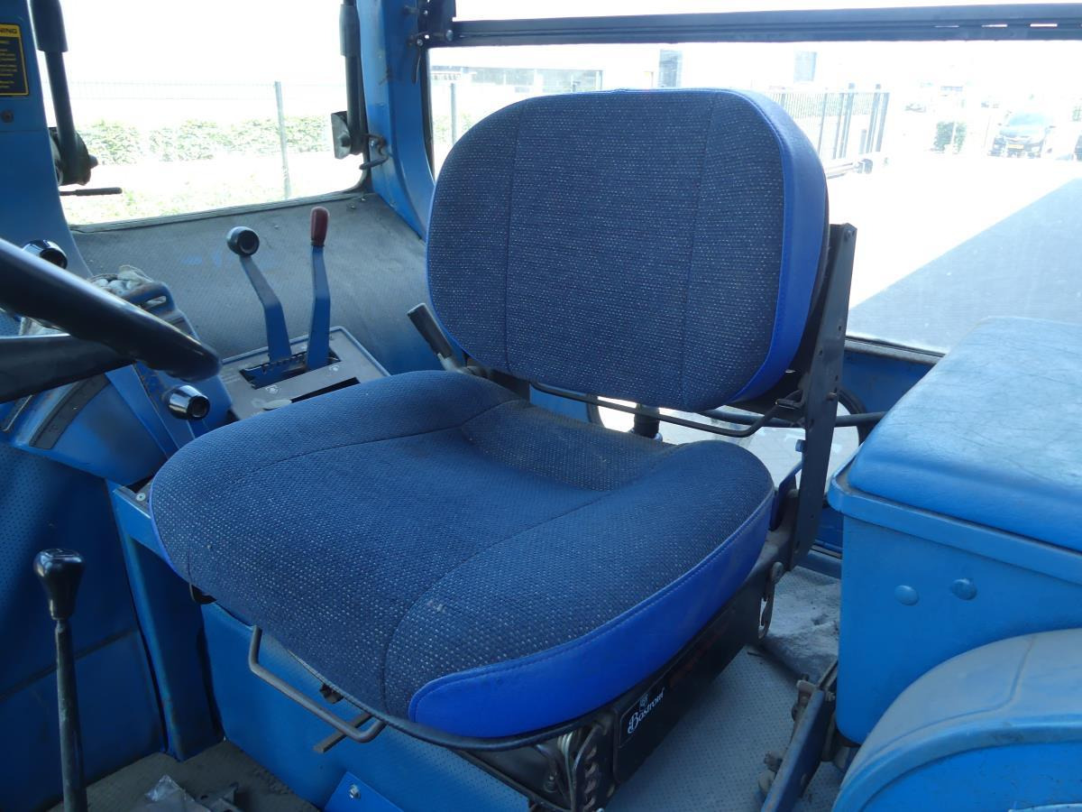 Farm tractor Ford 8210: picture 42