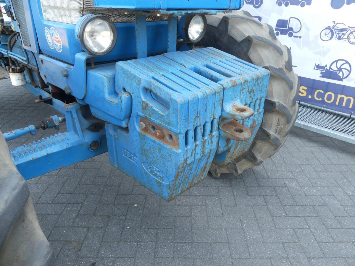 Farm tractor Ford 8210: picture 26