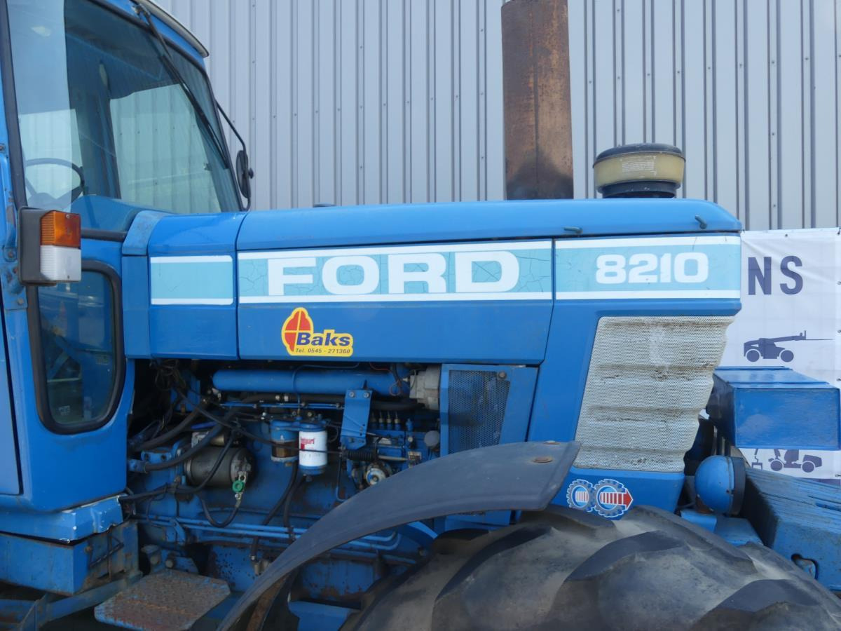 Farm tractor Ford 8210: picture 20