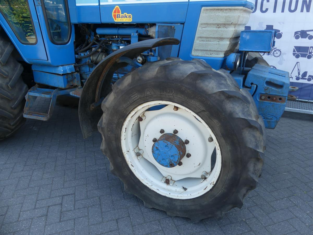 Farm tractor Ford 8210: picture 21
