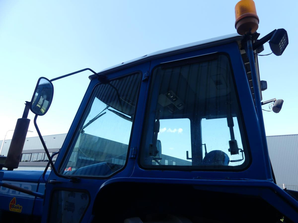 Farm tractor Ford 8210: picture 36