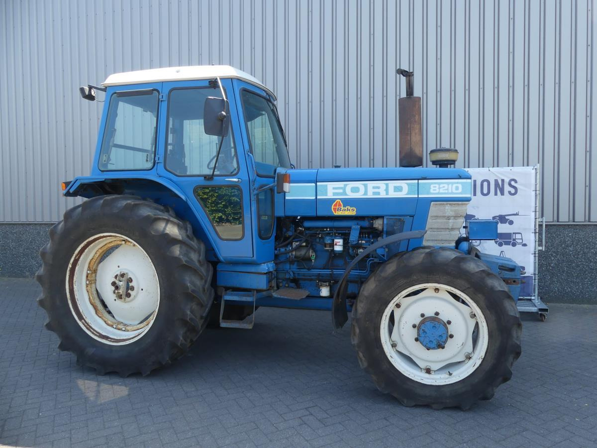 Farm tractor Ford 8210: picture 7