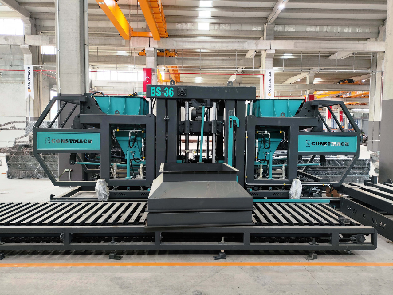 Constmach Machine de Fabrication de Blocs de Béton BS-20 Garantie de 2 ans - Block making machine: picture 3 Constmach Machine de Fabrication de Blocs de Béton BS-20 Garantie de 2 ans - Block making machine: picture 3