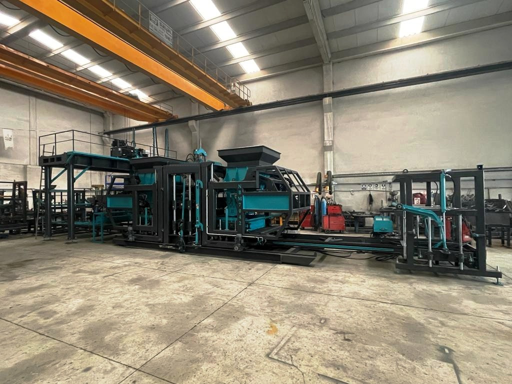 Constmach Machine de Fabrication de Blocs de Béton BS-20 Garantie de 2 ans - Block making machine: picture 2 Constmach Machine de Fabrication de Blocs de Béton BS-20 Garantie de 2 ans - Block making machine: picture 2
