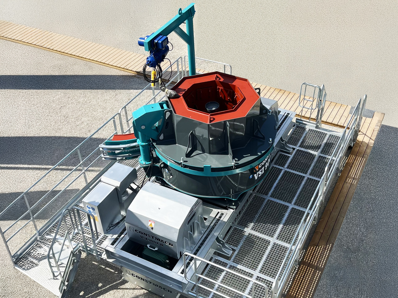 Constmach Vertical Shaft Impact Crusher with a Capacity of 65 to 400 T/H - Impact crusher: picture 1 Constmach Vertical Shaft Impact Crusher with a Capacity of 65 to 400 T/H - Impact crusher: picture 1