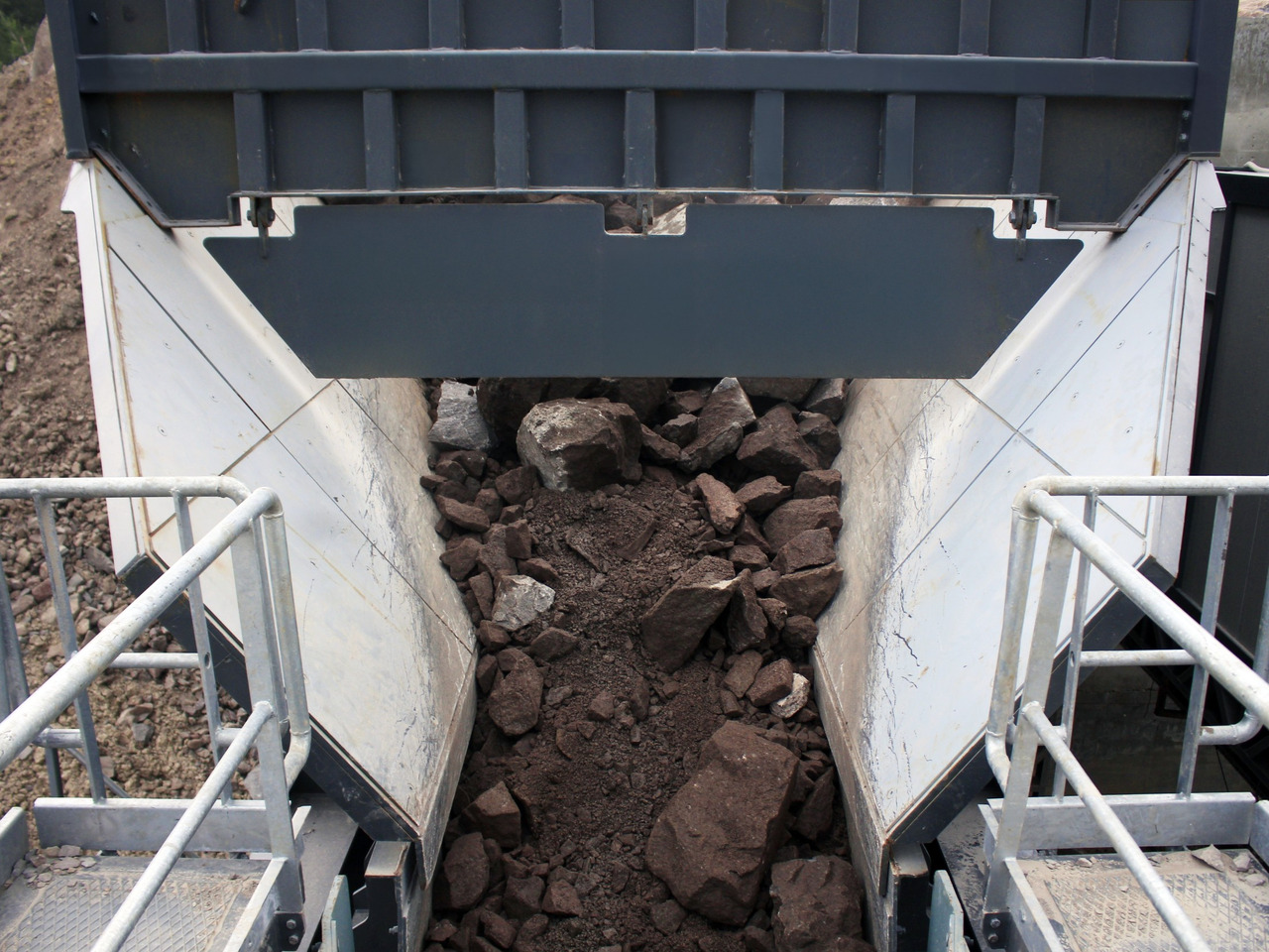 Constmach Vibrating Bunker Feeder In Capacities From 80 To 500 Tons - Mining machinery: picture 2 Constmach Vibrating Bunker Feeder In Capacities From 80 To 500 Tons - Mining machinery: picture 2