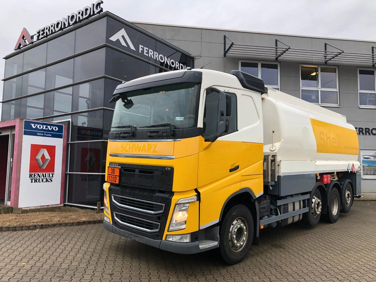 Volvo FH420 Tridem*ADR*3 Kammern 26700LT*ROHR*Sening - Tank truck: picture 5 Volvo FH420 Tridem*ADR*3 Kammern 26700LT*ROHR*Sening - Tank truck: picture 5