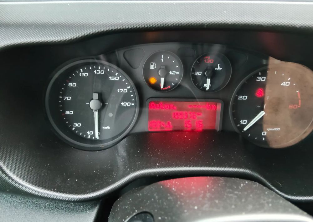 Box truck Iveco Daily 70C18: picture 24