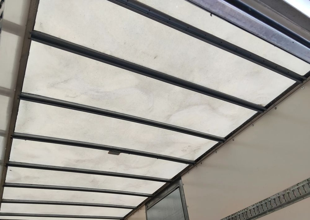 Box truck Iveco Daily 70C18: picture 13