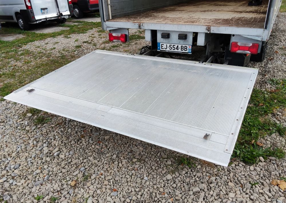 Box truck Iveco Daily 70C18: picture 10