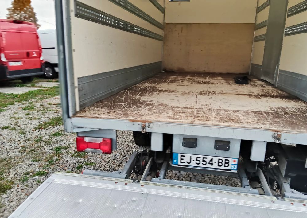 Box truck Iveco Daily 70C18: picture 11