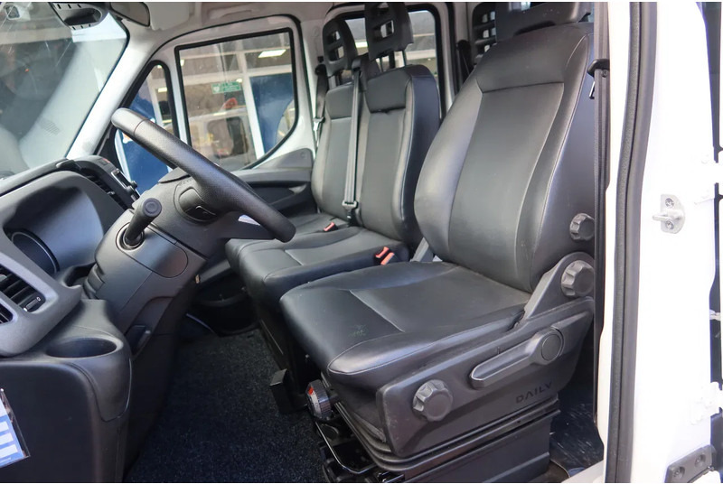 Iveco Daily 35C16 HI Matic Dubbele cabine open 7 persoons uitvoering. Dubbel lucht achter as. 3.0 L motor - Flatbed van, Combi van: picture 4 Iveco Daily 35C16 HI Matic Dubbele cabine open 7 persoons uitvoering. Dubbel lucht achter as. 3.0 L motor - Flatbed van, Combi van: picture 4