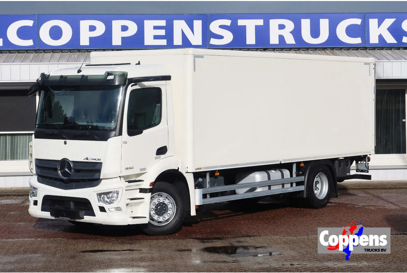 Mercedes-Benz Actros 1830 Bak + Dhollandia klep 2000 KG + rolstops. - Box truck: picture 1 Mercedes-Benz Actros 1830 Bak + Dhollandia klep 2000 KG + rolstops. - Box truck: picture 1