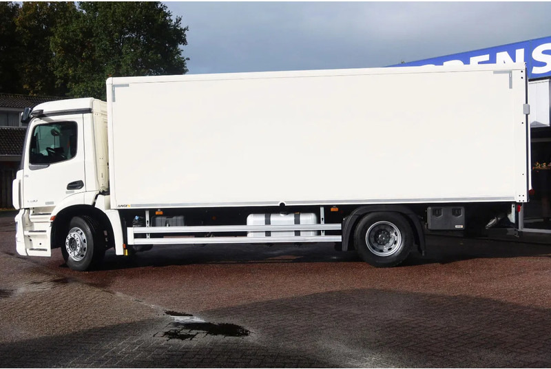 Mercedes-Benz Actros 1830 Bak + Dhollandia klep 2000 KG + rolstops. - Box truck: picture 3 Mercedes-Benz Actros 1830 Bak + Dhollandia klep 2000 KG + rolstops. - Box truck: picture 3
