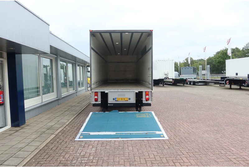 Mercedes-Benz Antos 1924 LL Bakwagen + laadklep 2500 kg - Box truck: picture 4 Mercedes-Benz Antos 1924 LL Bakwagen + laadklep 2500 kg - Box truck: picture 4