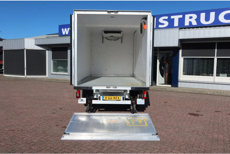 Mercedes-Benz Sprinter 516 CDI Koel/Vries + Dhollandia Klep 750 kg Carrier 300 Xarios Dag + nacht 220 Volt - Refrigerated van: picture 3 Mercedes-Benz Sprinter 516 CDI Koel/Vries + Dhollandia Klep 750 kg Carrier 300 Xarios Dag + nacht 220 Volt - Refrigerated van: picture 3