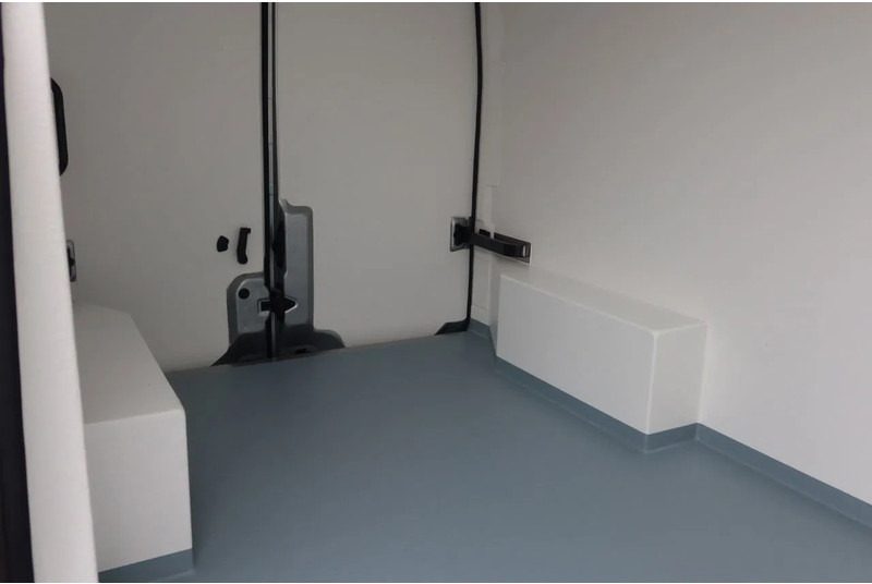 Renault Master Red Edition 150 PK Carrier Xarios 350 Koele/vriezen/verwarmen + nachtaansluiting 220 volt. - Refrigerated van: picture 4 Renault Master Red Edition 150 PK Carrier Xarios 350 Koele/vriezen/verwarmen + nachtaansluiting 220 volt. - Refrigerated van: picture 4