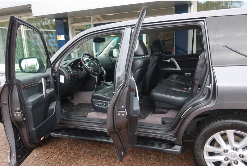 Toyota Land Cruiser V8 200 V8. 4.5D Executive. 7 Persoons. Luchtvering. Marge voertuig - Car: picture 3 Toyota Land Cruiser V8 200 V8. 4.5D Executive. 7 Persoons. Luchtvering. Marge voertuig - Car: picture 3