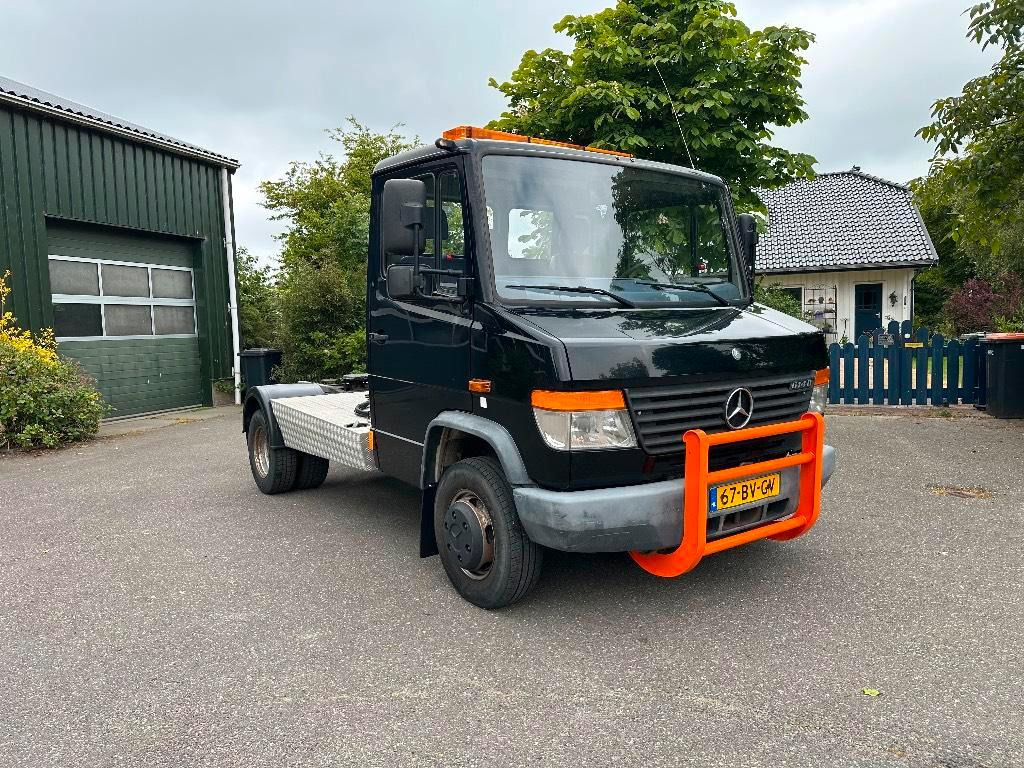 Mercedes-Benz 614 (bj 2005) - Tractor unit: picture 1 Mercedes-Benz 614 (bj 2005) - Tractor unit: picture 1