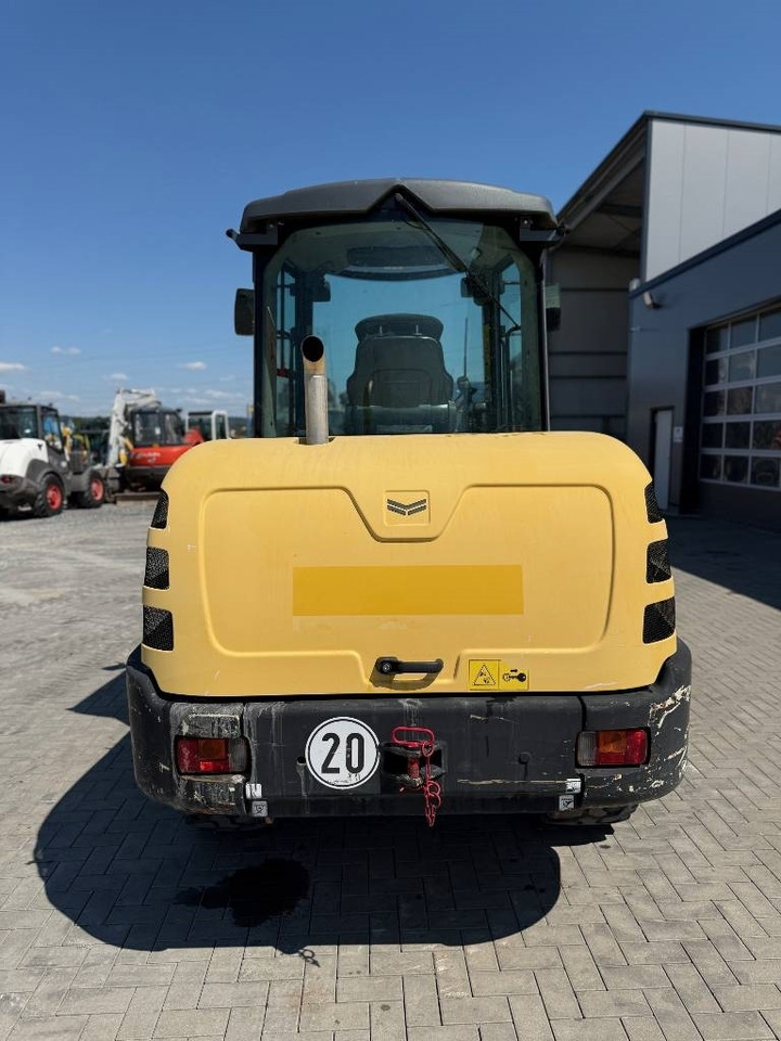 Yanmar V 80  - Wheel loader: picture 4 Yanmar V 80  - Wheel loader: picture 4