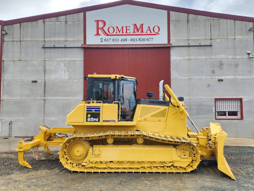 KOMATSU D65PX-17 - Bulldozer: picture 1 KOMATSU D65PX-17 - Bulldozer: picture 1