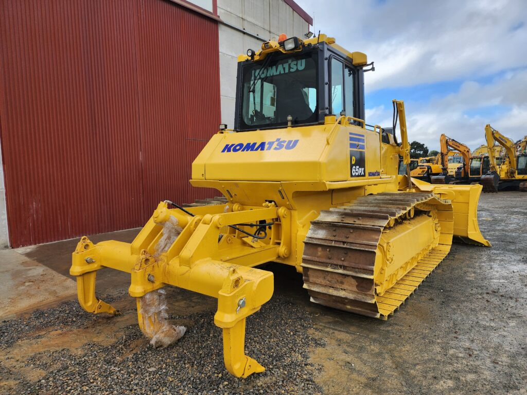 KOMATSU D65PX-17 - Bulldozer: picture 2 KOMATSU D65PX-17 - Bulldozer: picture 2