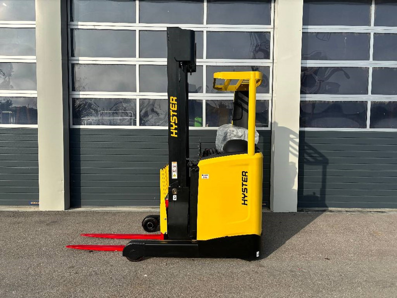 Hyster R 1.2 E Schubmaststapler, 1200kg - Reach truck: picture 2 Hyster R 1.2 E Schubmaststapler, 1200kg - Reach truck: picture 2