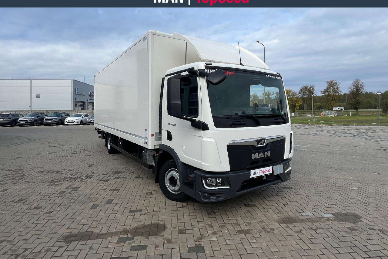 MAN 12.250 4x2 BL CH (8425) - Box truck: picture 2 MAN 12.250 4x2 BL CH (8425) - Box truck: picture 2