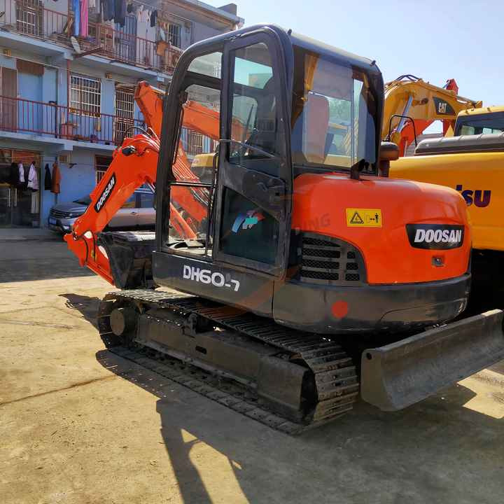 Awesome Performance Korea Imported Small Scale Used Doosan Dh60 Excavator - Crawler excavator: picture 4 Awesome Performance Korea Imported Small Scale Used Doosan Dh60 Excavator - Crawler excavator: picture 4