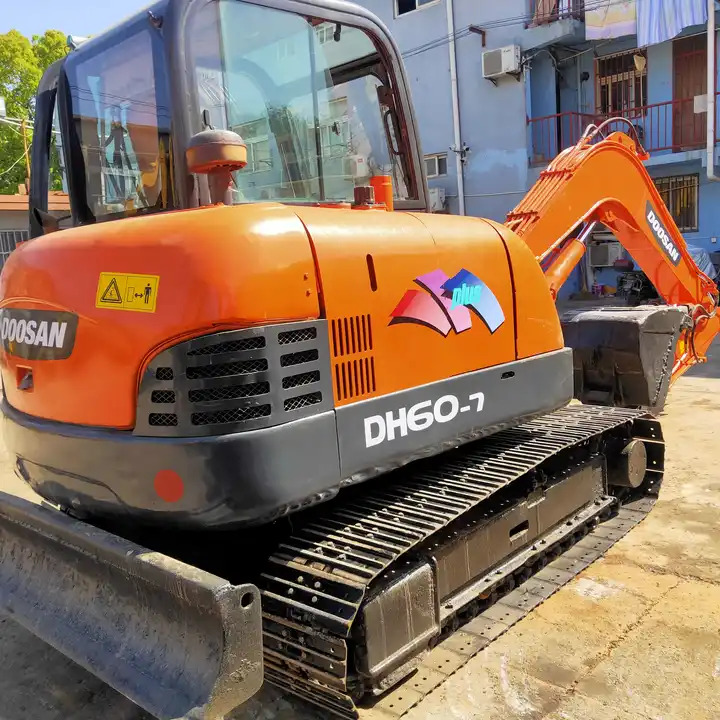 Awesome Performance Korea Imported Small Scale Used Doosan Dh60 Excavator in Shanghai - Crawler excavator: picture 4 Awesome Performance Korea Imported Small Scale Used Doosan Dh60 Excavator in Shanghai - Crawler excavator: picture 4