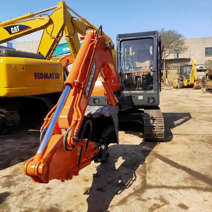 Awesome Performance Korea Imported Small Scale Used Doosan Dh60 Excavator in Shanghai - Crawler excavator: picture 3 Awesome Performance Korea Imported Small Scale Used Doosan Dh60 Excavator in Shanghai - Crawler excavator: picture 3