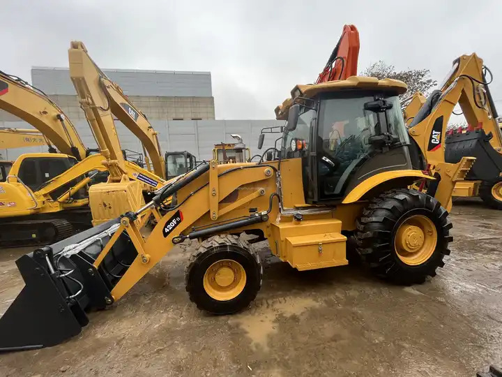 Cheap Price 420f2 Used Backhoe Loader Used Backhoes Cat 420f2 Tractor Backhoe Loader with good working condition on Sale - Backhoe loader: picture 4 Cheap Price 420f2 Used Backhoe Loader Used Backhoes Cat 420f2 Tractor Backhoe Loader with good working condition on Sale - Backhoe loader: picture 4