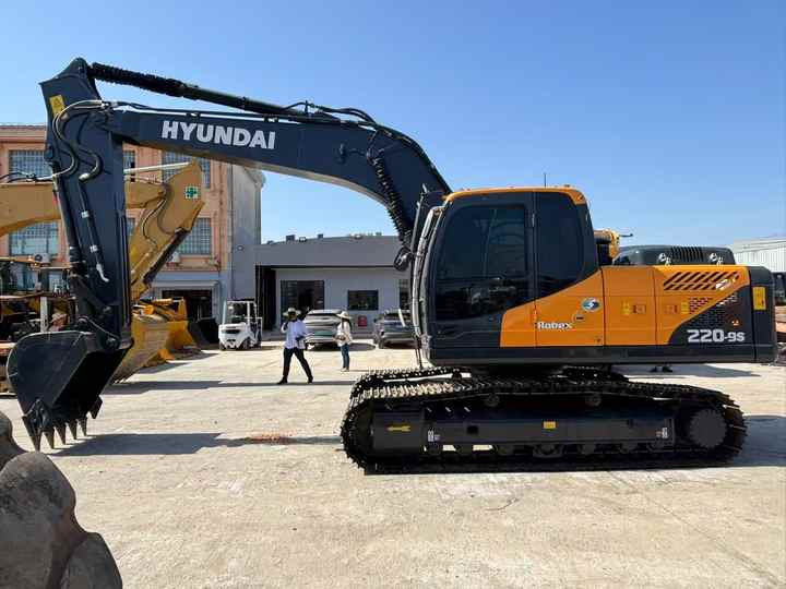 Korea Original Used Hyundai 220LC-9S Excavator Used Robex Hyundai 220 Excavator 220LC-9S Used Excavators for Sale - Excavator: picture 4 Korea Original Used Hyundai 220LC-9S Excavator Used Robex Hyundai 220 Excavator 220LC-9S Used Excavators for Sale - Excavator: picture 4
