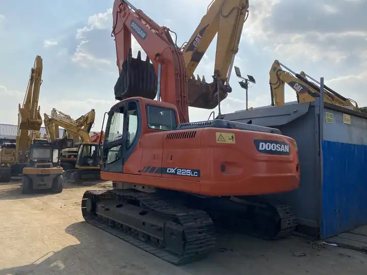 Korea Used Excavator 20ton Doosan Dx225 Dx220 Dx200 Hydraulic Crawler Second Hand Doosan 20ton 22ton Excavator - Excavator: picture 4 Korea Used Excavator 20ton Doosan Dx225 Dx220 Dx200 Hydraulic Crawler Second Hand Doosan 20ton 22ton Excavator - Excavator: picture 4