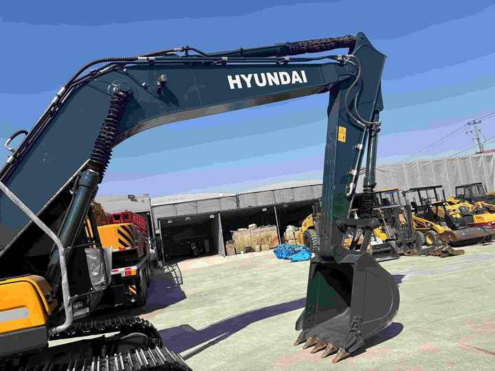 Less Hour 22 Tons Korea Original Used Hyundai 220LC-9S 225LC-9T Excavator for Sale - Excavator: picture 4 Less Hour 22 Tons Korea Original Used Hyundai 220LC-9S 225LC-9T Excavator for Sale - Excavator: picture 4