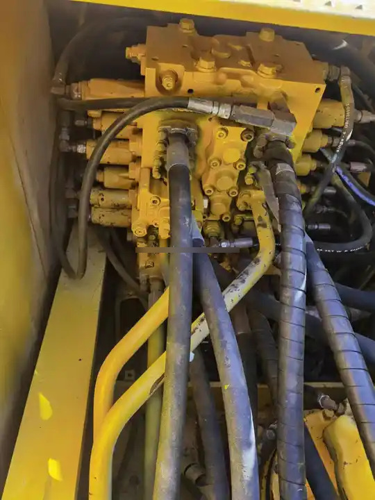 Original Design Pc200-8 Komatsu Used Excavator For Sale In Good Condition Original Paint 20 Ton Low Working Hours Factory Price - Excavator: picture 5 Original Design Pc200-8 Komatsu Used Excavator For Sale In Good Condition Original Paint 20 Ton Low Working Hours Factory Price - Excavator: picture 5