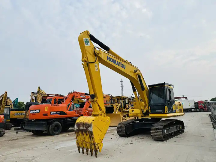 Original Japan Used Crawler Excavator Komatsu Pc200lc-7 Pc220lc-7 A/c Cabin In Shanghai - Crawler excavator: picture 4 Original Japan Used Crawler Excavator Komatsu Pc200lc-7 Pc220lc-7 A/c Cabin In Shanghai - Crawler excavator: picture 4