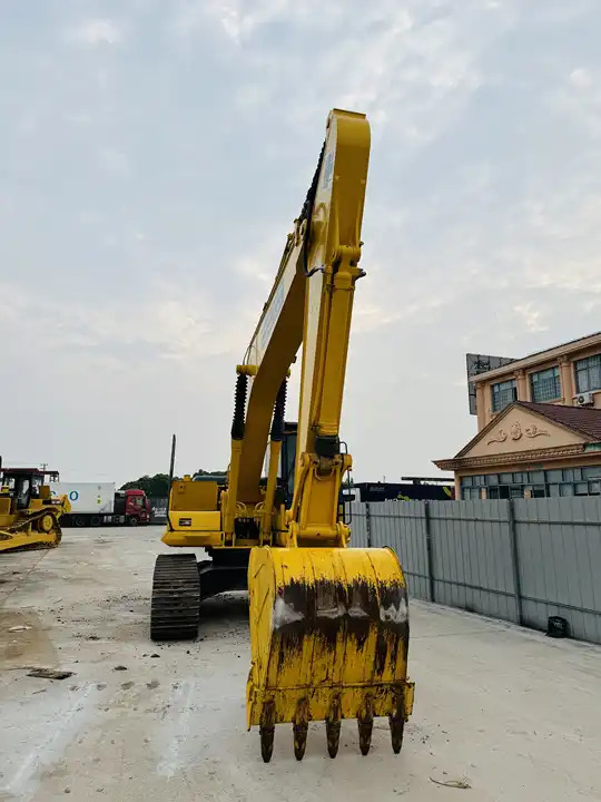Original Japan Used Crawler Excavator Komatsu Pc200lc-7 Pc220lc-7 A/c Cabin In Shanghai - Crawler excavator: picture 3 Original Japan Used Crawler Excavator Komatsu Pc200lc-7 Pc220lc-7 A/c Cabin In Shanghai - Crawler excavator: picture 3