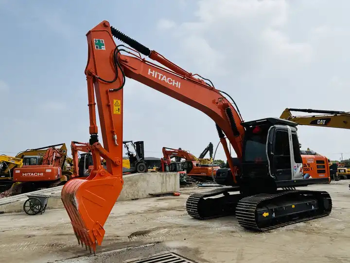 Slightly Used 20 Ton Tracked Excavator Hitachi Zx200-3 With Isuzu Ai-4hk1x Diesel Engine In Shanghai - Crawler excavator: picture 3 Slightly Used 20 Ton Tracked Excavator Hitachi Zx200-3 With Isuzu Ai-4hk1x Diesel Engine In Shanghai - Crawler excavator: picture 3