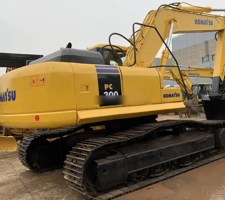 Used Komatsu excavator Pc300-7 in good condition for sale - Crawler excavator: picture 1 Used Komatsu excavator Pc300-7 in good condition for sale - Crawler excavator: picture 1