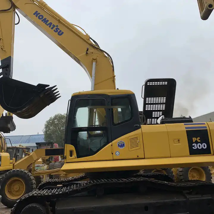 Used Komatsu excavator Pc300-7 in good condition for sale - Crawler excavator: picture 5 Used Komatsu excavator Pc300-7 in good condition for sale - Crawler excavator: picture 5