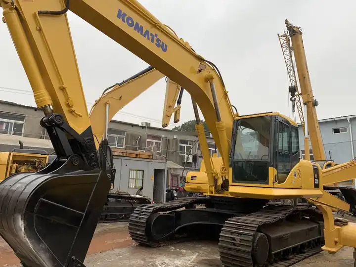 Used Komatsu excavator Pc300-7 in good condition for sale - Crawler excavator: picture 4 Used Komatsu excavator Pc300-7 in good condition for sale - Crawler excavator: picture 4